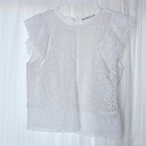 CROCHET TRIM SLEEVELESS LACE TOP IN WHITE